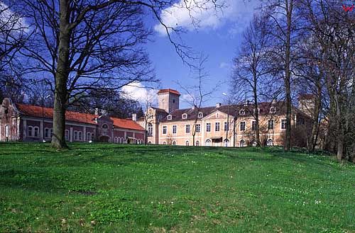 Pałac w Dobrocinie warm-maz
